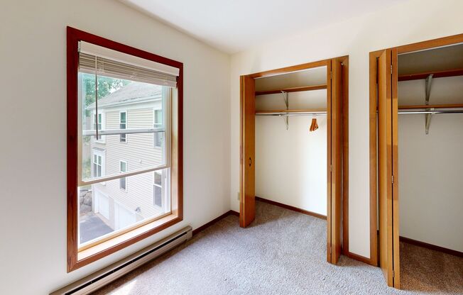 2 beds, 1 bath, 950 sqft, $1,650, Unit 7705CD