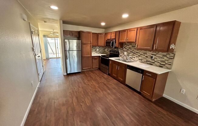3 beds, 2.5 baths, 1,194 sqft, $1,595, Unit Unit 12