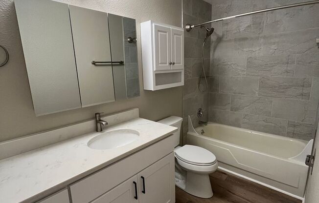 2 beds, 1 bath, 727 sqft, $1,695, Unit 24