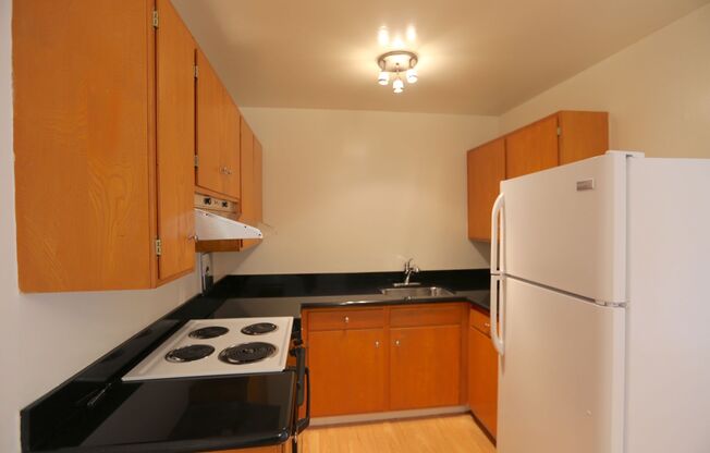 1 bed, 1 bath, $2,500, Unit 7