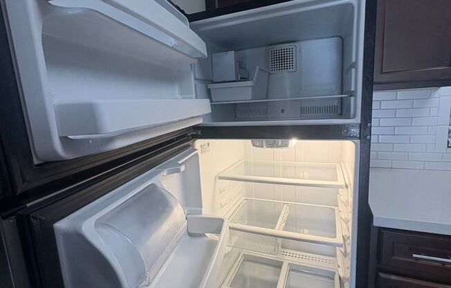 Studio, 1 bath, 370 sqft, $1,299, Unit 20