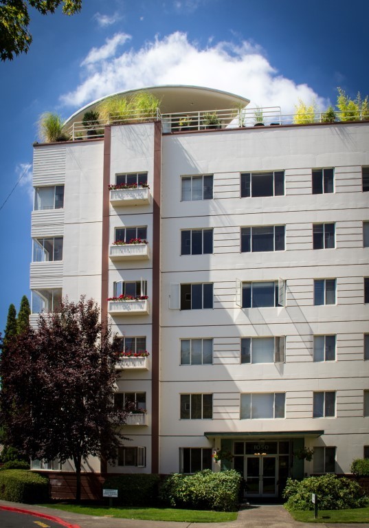 Eugene Manor Apartments