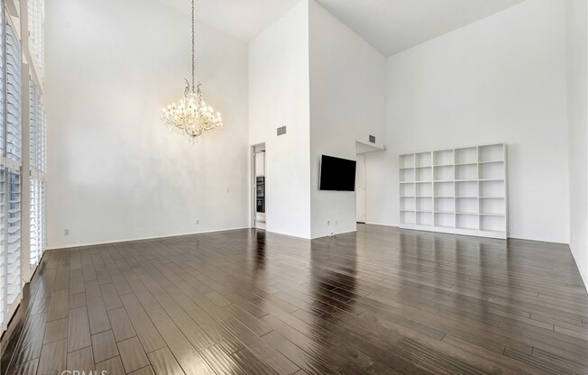 4949 GENESTA AVE
