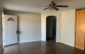 2 beds, 1 bath, 1,023 sqft, $895