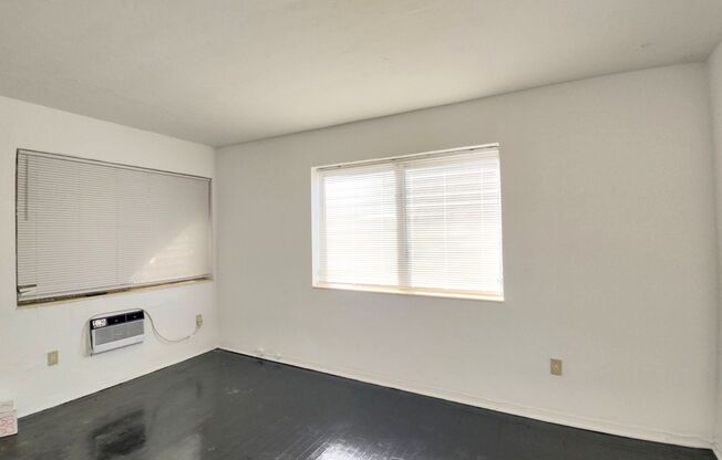 1 bed, 1 bath, $1,500, Unit 1565 SW 6th St #1