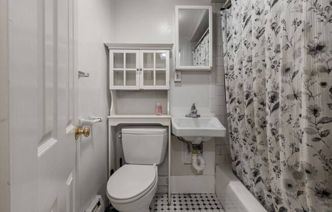 3 beds, 1 bath, 1,035 sqft, $3,975, Unit L