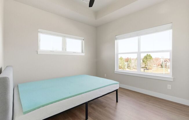 3 beds, 2 baths, $1,995, Unit APARTMENT 307