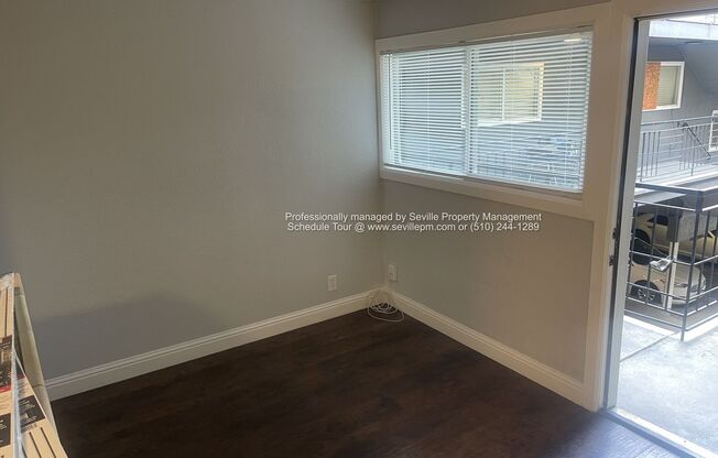 Move-In Ready E. Oakland 2BRs/1BA