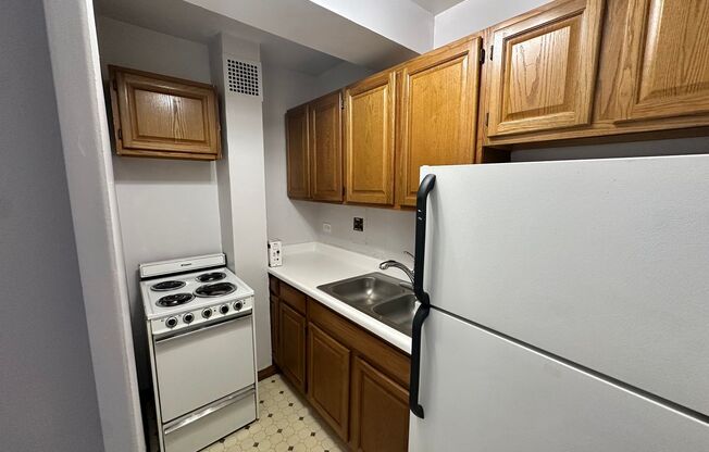 1 bed, 1 bath, 700 sqft, $1,700, Unit 418-0409