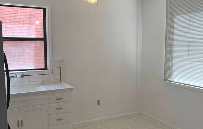 1 bed, 1 bath, 550 sqft, $1,095, Unit Unit 9