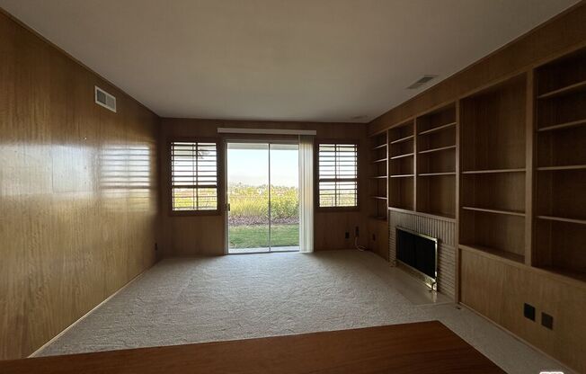 1212 ROBERTO LN