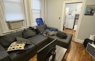 2 beds, 1 bath, $2,550, Unit 2