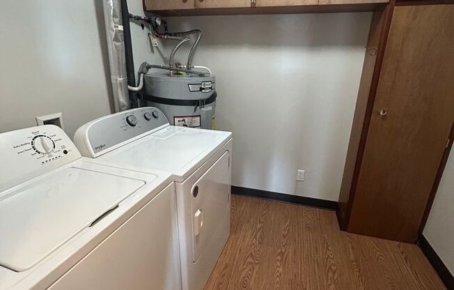 3 beds, 2 baths, 1,390 sqft, $2,995, Unit 402