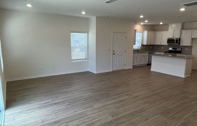 Brand New 3 Bed + Loft Townhome in Monroe