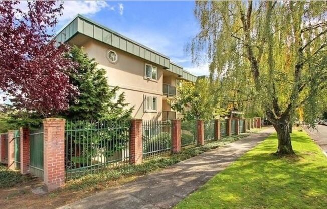 Two Bedroom Capitol Hill Condo – Prime Location!