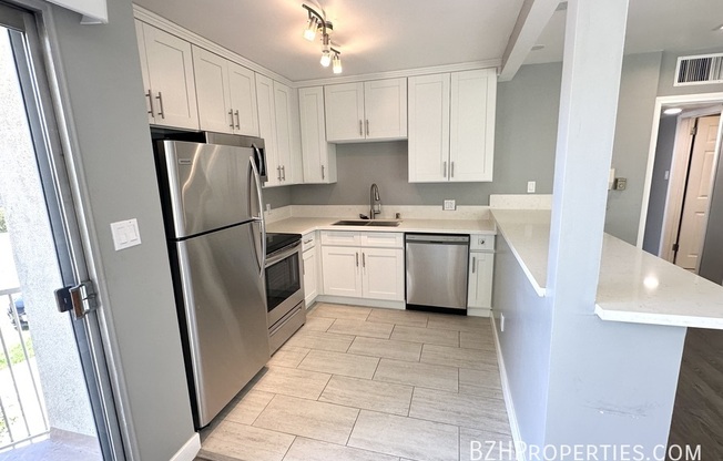 326 1/2 S SERRANO AVE