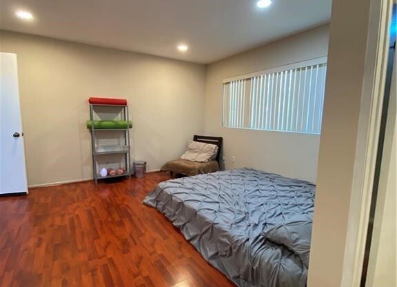 2 beds, 3 baths, 1,218 sqft, $3,400, Unit 28