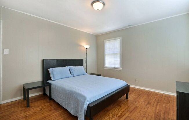 Large 2BR/1BA Downtown Savannah House For Rent