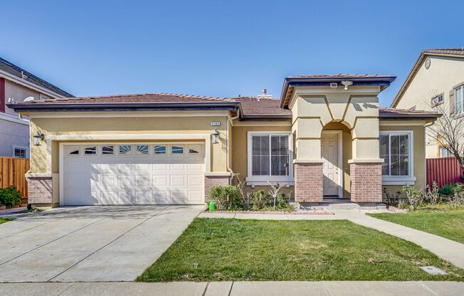 Spacious 3 Bedroom, 2 Bathroom Home with Den/Office Available 7/1/25