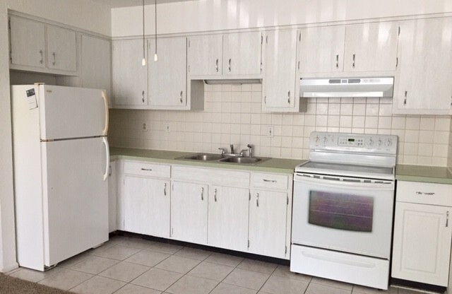 55+, quaint 2/1 in a gated community located close to employment, downtown, beaches and shopping.