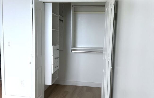 3 beds, 2 baths, $4,500, Unit # 3909