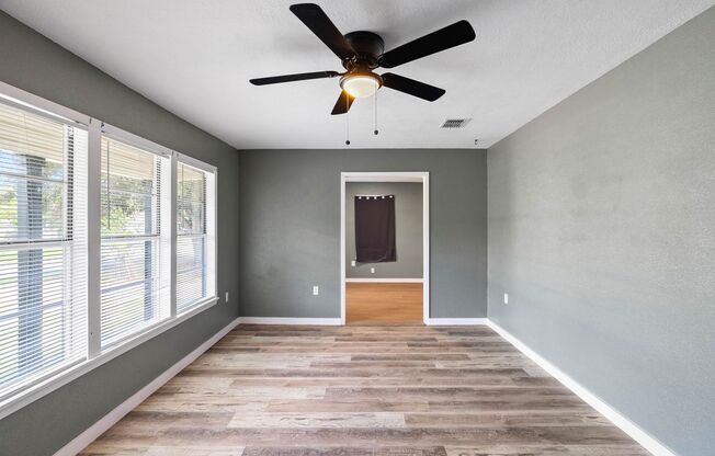 3 BEDROOM 2 BATH WITH BACK APARTMENT