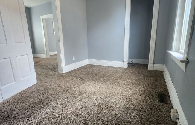 3 beds, 1 bath, $1,100