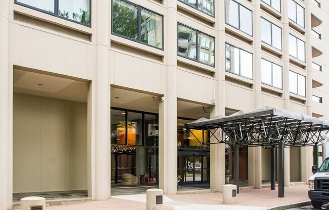 1 bed, 1 bath, 872 sqft, $3,200, Unit 30H