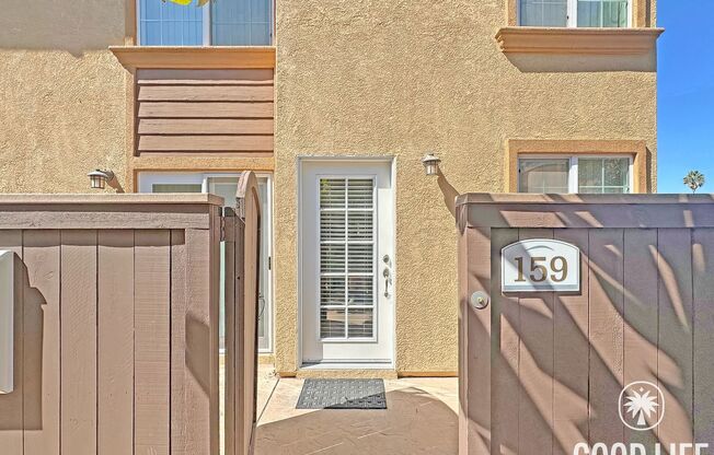 SD: Two-Story 2BD/2BA Corner Townhome in Clairemont w/ Wrap-Around Patio, In-Unit Laundry & Community Pool!