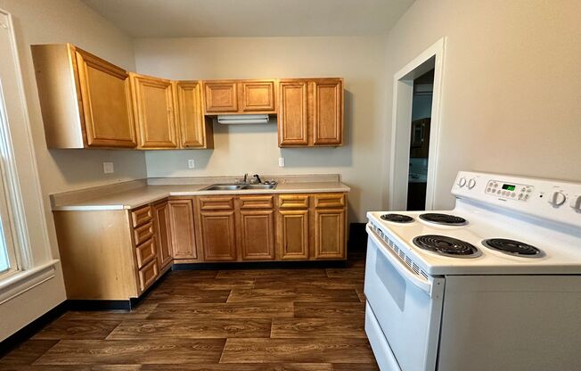 3 beds, 1 bath, 978 sqft, $1,400, Unit 1