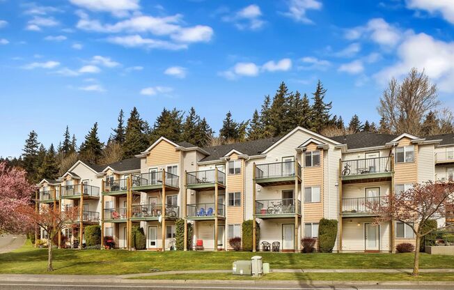 2 beds, 1.5 baths, 738 sqft, $1,825, Unit 250-206