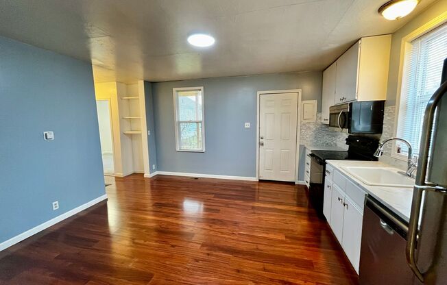 2 beds, 1 bath, $1,400