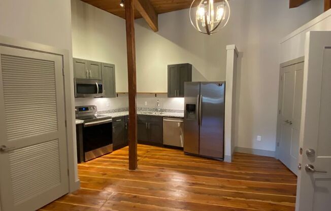 1 bed, 1 bath, 746 sqft, $1,638, Unit Bay 2 Unit 204