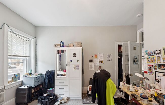 2 beds, 1 bath, 900 sqft, $1,590, Unit 3412 Spring Partners LP-1F