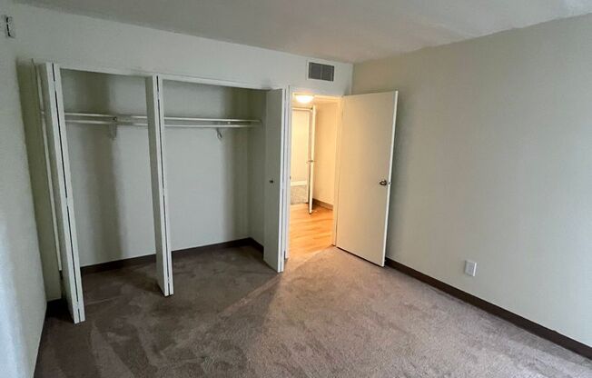 1 bed, 1.5 baths, 850 sqft, $1,295, Unit 118W