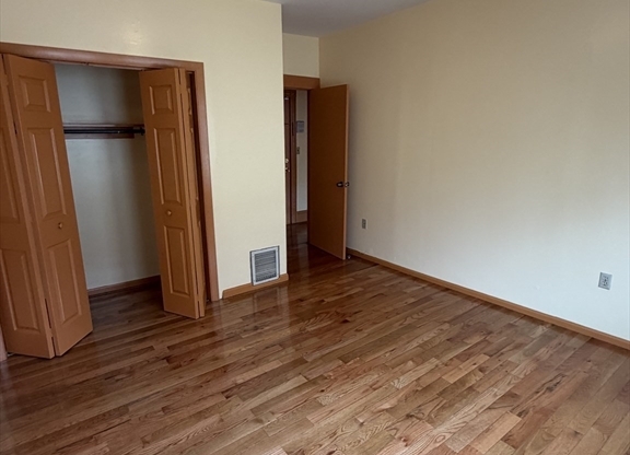4 beds, 1 bath, 1,500 sqft, $2,800, Unit 2
