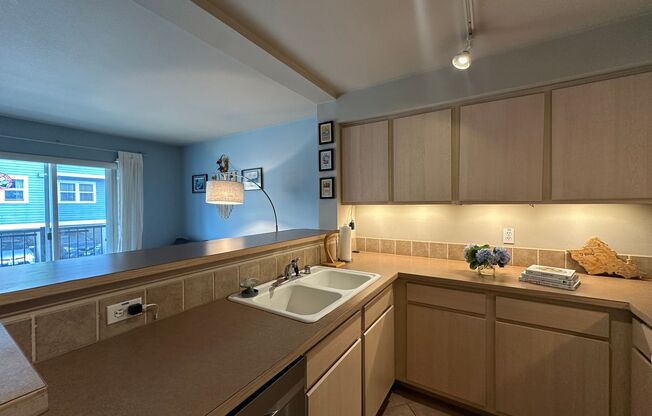 1 bed, 1 bath, $2,095, Unit # 201