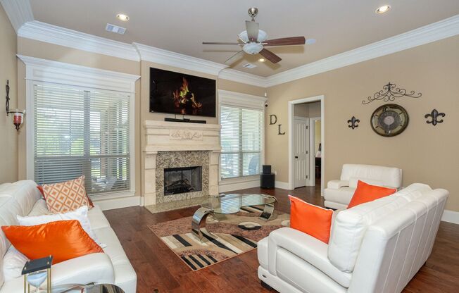 Fully Furnished, All-Inclusive Lakefront Luxury — Central School District