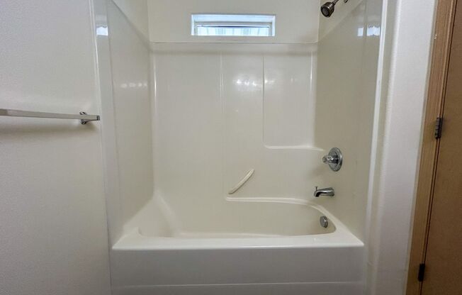2 beds, 2.5 baths, 1,150 sqft, $1,595, Unit 3752-104