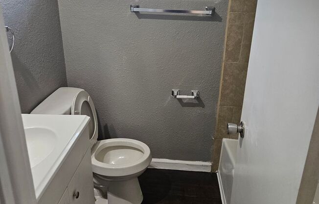 2 beds, 1 bath, 750 sqft, $1,095, Unit B07 1056 18