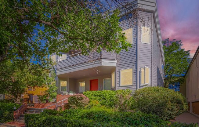 AMAZING LOCATION 2 Bed 2 Bath Condo In The Heart of Downtown Boulder - Available NOW!