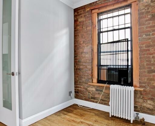 3 beds, 1 bath, $6,595, Unit 6C