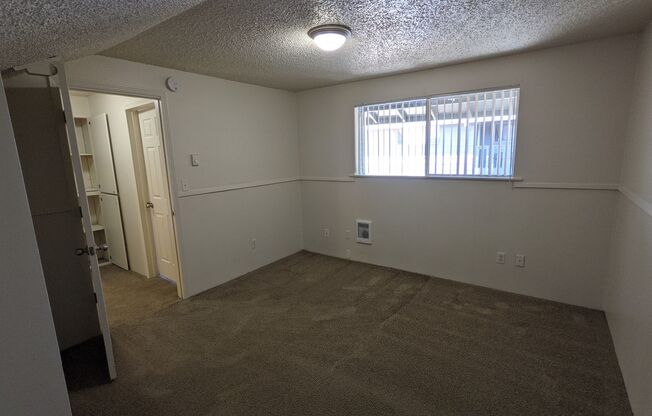 3 beds, 1.5 baths, 1,500 sqft, $1,912, Unit 2802-1