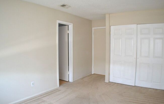 Townhouse for Lease in Dallas