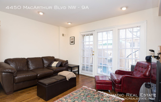 4450 MACARTHUR BLVD NW