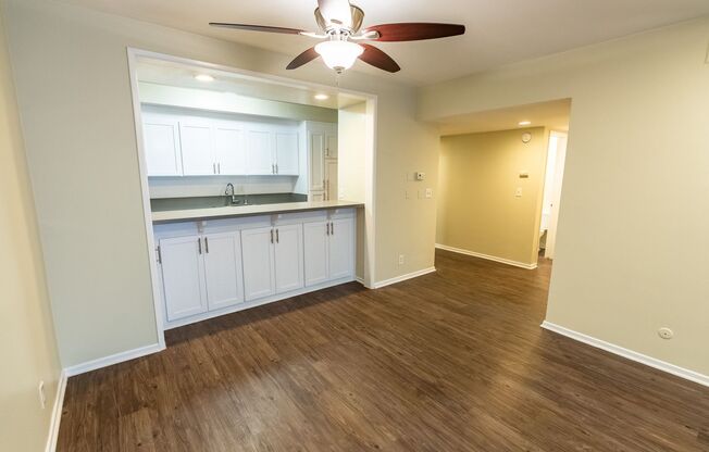 1 bed, 1 bath, 695 sqft, $2,398, Unit 300