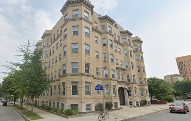 3 beds, 1 bath, 821 sqft, $3,500, Unit 14P-7