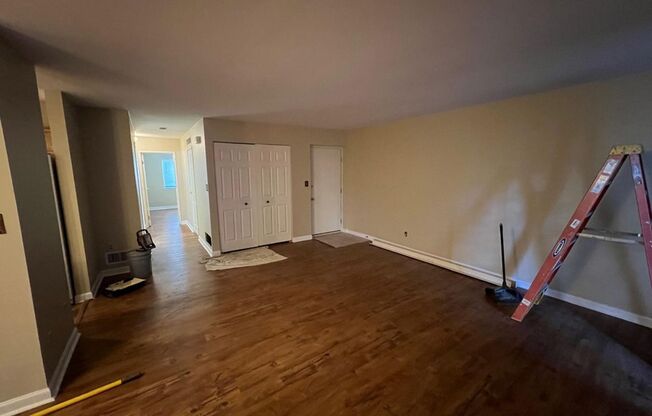 2 beds, 1 bath, $1,400