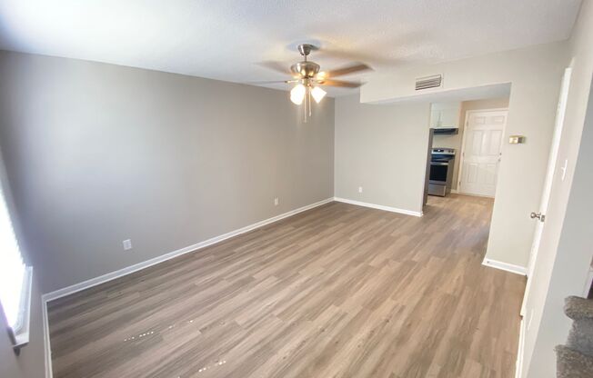 2 beds, 1.5 baths, 832 sqft, $1,150, Unit 873 Oakwood Villa