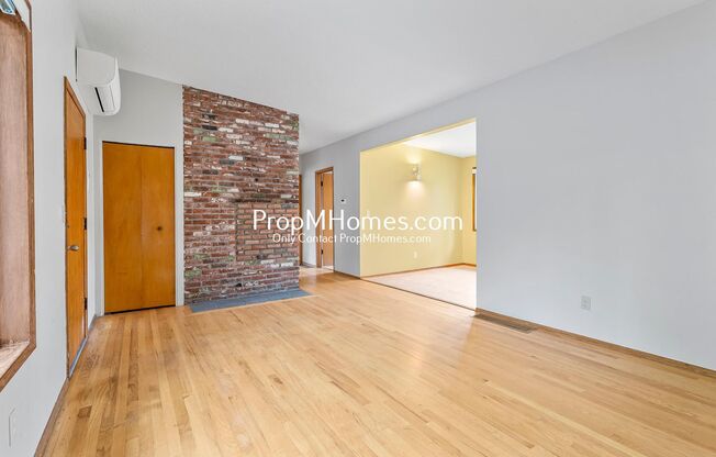 Charming SW Portland Duplex Two Bedrooms One Bathroom!